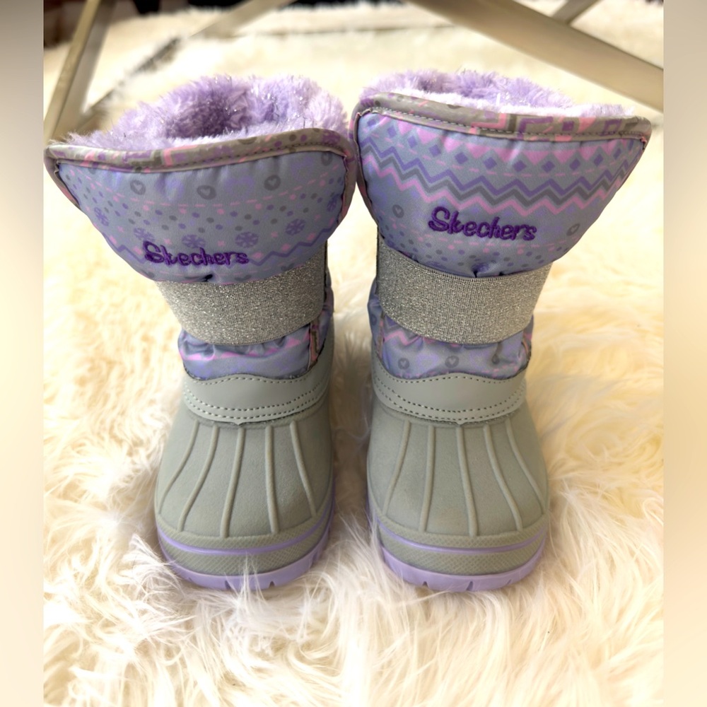 Kids Skechers Snow boots Size 9 EUC